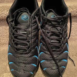 Like Nike Black and Blue Air Max Athletic Shoes size 9.5. Beautiful!